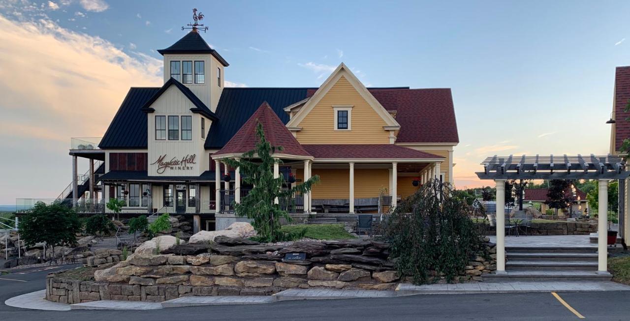 Magnetic Hill Winery Hotel Moncton Eksteriør billede