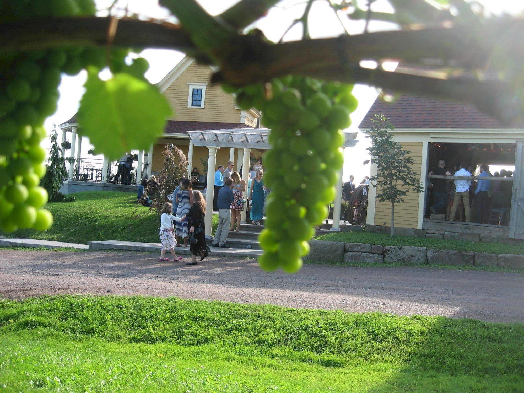 Magnetic Hill Winery Hotel Moncton Eksteriør billede